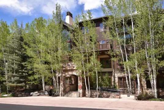 Stellar Mountain Views and Cozy Fireplace - Charming Alpine Retreat