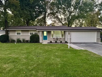 Charming 3-bedroom home near everything safe neighborhood. Family & pet-friendly
