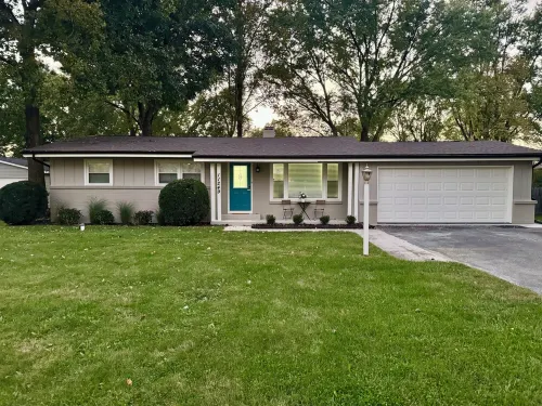 Charming 3-bedroom home near everything safe neighborhood. Family & pet-friendly