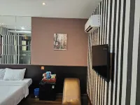 Pink Hotel Hoteles cerca de Colleges Orient