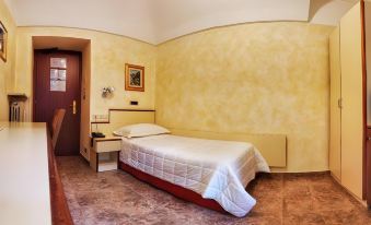 Le Petit Hotel