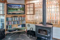 Wooded Acres and Unique Handmade Touches - Charming Eco Retreat