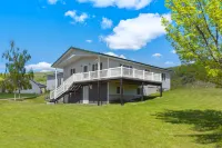 Ideal for Families with Spacious Living Area - Charming Cozy Retreat