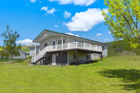 Ideal for Families with Spacious Living Area - Charming Cozy Retreat