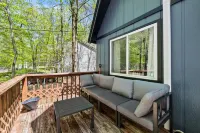 Access to Beaches and Heated Pools - Charming Rustic Retreat Hotels in Tobyhanna Township