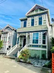 Luxury condo 1 block to BART, one stop to SF, 1 mile to Jack London Square