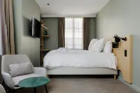 Des Sept - Quartier Historique, 100 de la Loire - Encore Mieux Hotels in Saint-Denis-en-Val