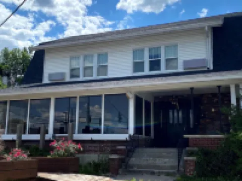 Twin Lakes Creamery, Grill & Inn Hotels in Grayson County