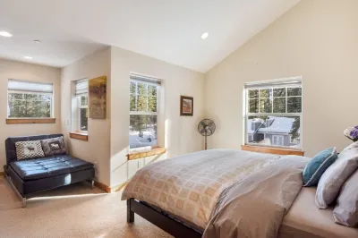 Sunny Woods Acres Near Golf & Adventure Park
