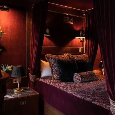 House of Gods Royal Mile Hotels near أور دايناميك إيرث