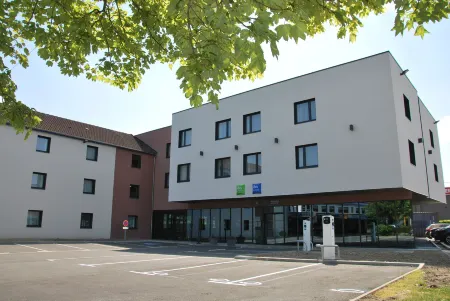 Ibis Styles Valenciennes Petite Forêt Отели в г. Рувиньи