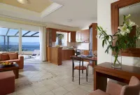 Avantis Suites Hotel - balcony
