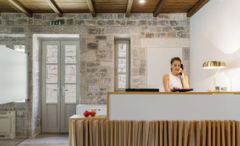 Trapela Limeni Luxury Suites