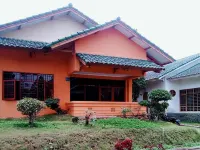 Villa Private Puncak - parking