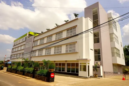 Airish Hotel Hotels in Karya Baru