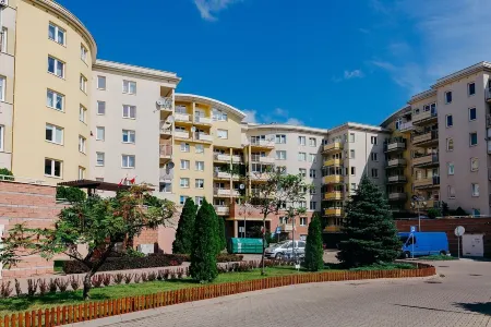 ShortStayPoland Św. Wincentego (B7) Отели рядом с достопримечательностью «Multioutlet Sp. z o.o.»