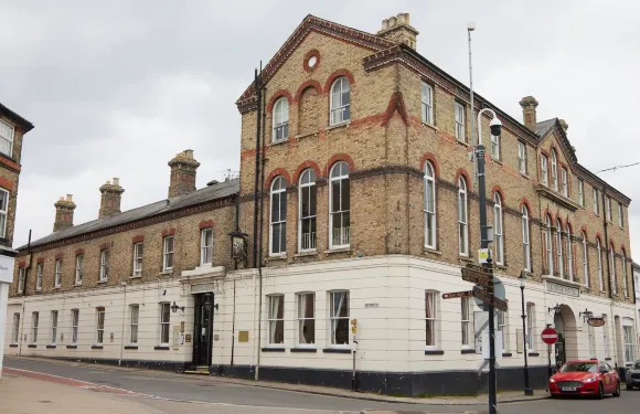 杭亭頓喬治酒店 - 格林國王旅館