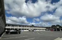 Beachside Inn - parking