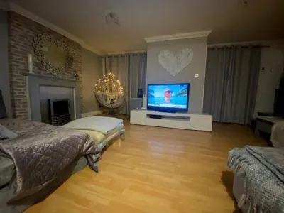 Welsh Retreat with Stunning Views, Sleeps Upto 4 Các khách sạn ở Nelson