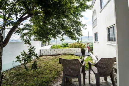 Skyline Suites, Breathtaking Mountains & City View 1 Bedroom Apts by RedAwning