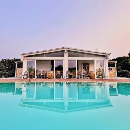 Hotel with swimming pool near Stintino