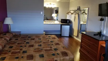 Santa Fe Inn - Pueblo