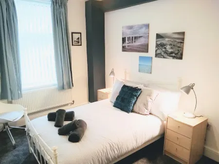 Modern Comfy 2-Bedroom Flat in St Helens Отели рядом с достопримечательностью «Кобс»