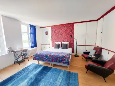 Le Huis Clos Отели рядом с достопримечательностью «Парк Мини-Шато»