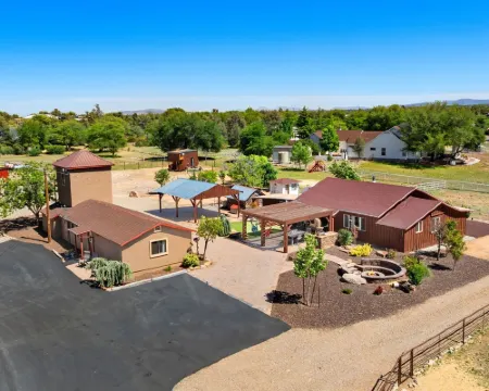 Zebra Refuge Cottage-wild Unique Prescott Stay Hotels in Williamson