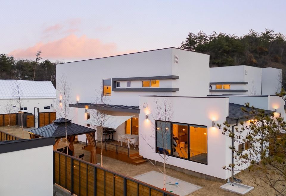 강릉 아기고래풀빌라 전경