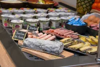 Logis Hôtel Angers Sud - Breakfast