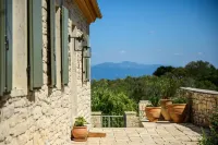 Serenity - Beautiful Newly Renovated Villa Close to Lakka - 4 stjerner