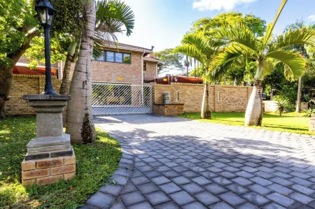 Hornbill Family Suites