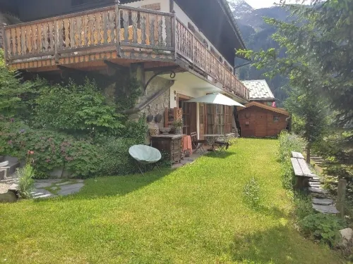 Ground floor apartment 55 m2 + garden in chalet, near resort center, quiet location 香帕尼住宿飯店
