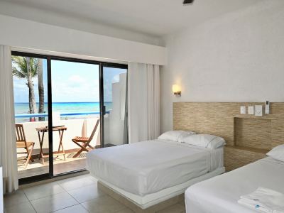 Pelicano Inn Playa del Carmen - Beachfront Hotel