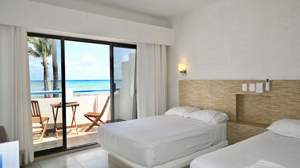 Pelicano Inn Playa del Carmen - Beachfront Hotel