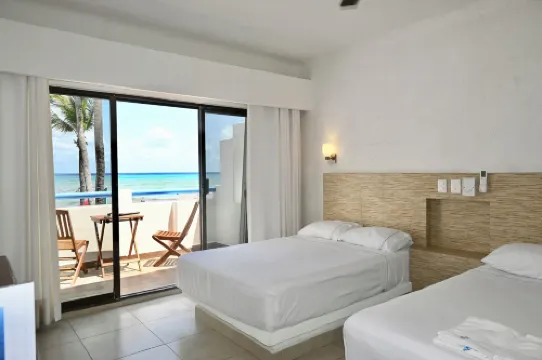 Pelicano Inn Playa del Carmen - Beachfront Hotel