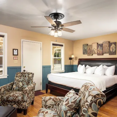 Prescott Pines Inn Hotels near Camp Yavapines