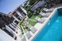 Livia Garden Hotel - Kolam Renang