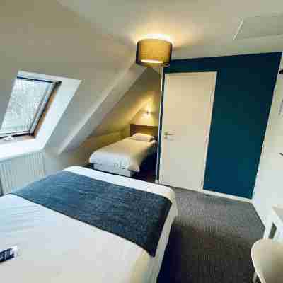 Hôtel Du Port Rooms
