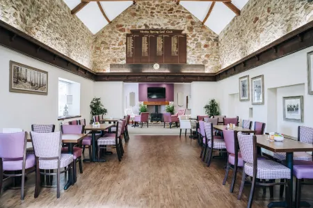 Mendip Spring Golf and Country Club Отели в г. Уинскомб
