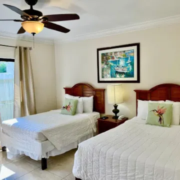 Colony Club Inn & Suites Hotels near Downtown Nassau