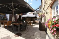 The Saracens Head Hotel - Parking