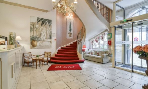 Brit Hotel Bristol Montbéliard Centre - Housity