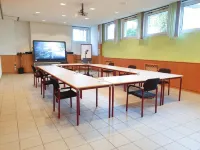 Am Spiegeln Dialog.Hotel.Wien Hotels near 23. Liesing
