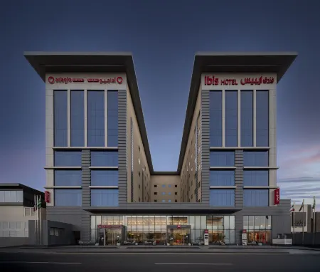 Adagio Aparthotel Jeddah Malik Road Отели рядом с достопримечательностью «Al Rahmah Mosque»