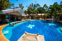 Deep Forest Garden Hotel - Pools