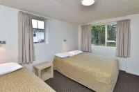 Wayside Motel Hotels in 