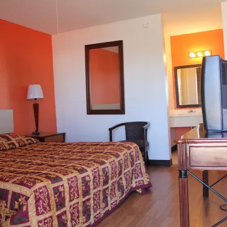 LoneStar Inn and Suites