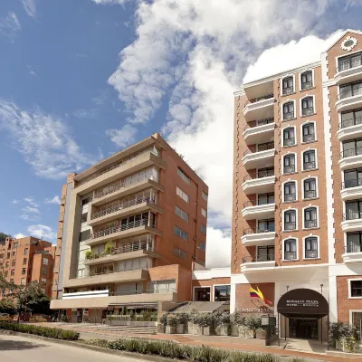 Hotel Rosales Plaza Отели рядом с достопримечательностью «Театр «Роял Сентер»»